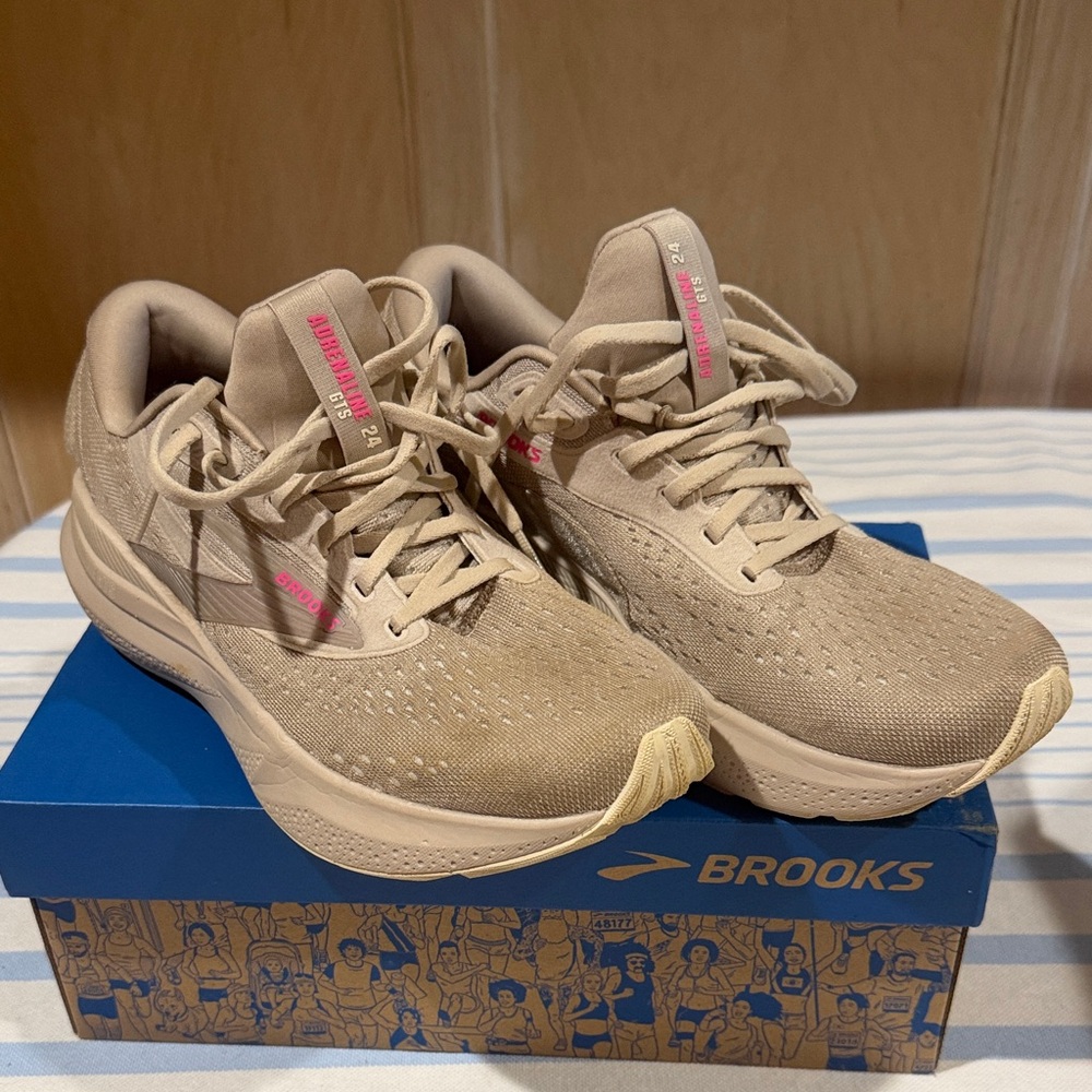 Brooks Women's Beige Athletic Shoes